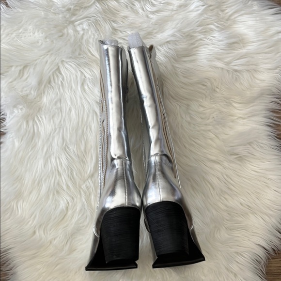 Silver Cowgirl Boots Size 10 - Picture 4 of 10